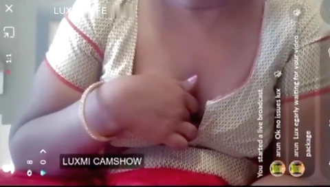 Amateur solo female masturbating on live camshow video