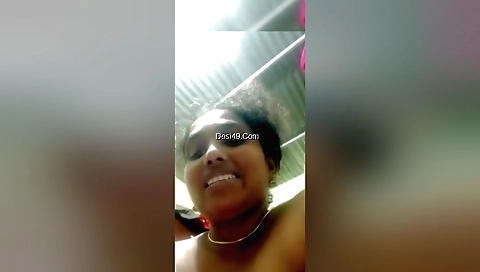 Indian busty babe is showing her big boobs on webcam