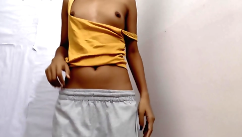 Indian chick fucked by her friend and she gave blowjob
