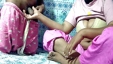 Indian girl has a big butt in a sexy amateur 3some