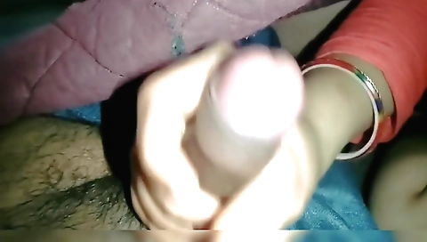 Aunts pussy gets licked and penetrated after her babe handjob