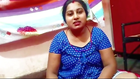 Chubby amateur girl shows her hairy pussy in hd sex