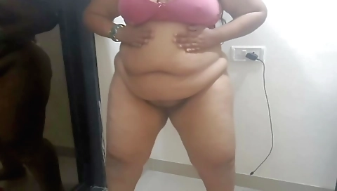 Chubby wife shows off her shaved pussy on homemade solo vid