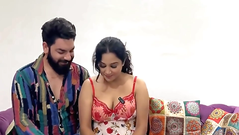 Indian brunette gets fucked in her house with her friends friend
