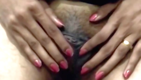 Solo female in amateur video shows her hairy pussy