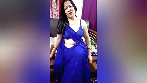 Indian brunette amateur is getting her pussy fucked