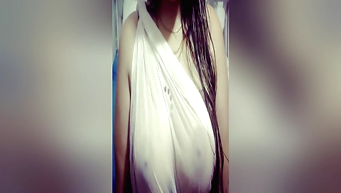 Indian brunette gets fucked by a guy in amateur sex video