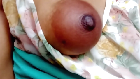 Indian amateur housewife solo masturbating in bedroom