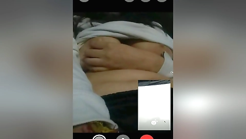 Indian brunette shows herself in amateur solo video
