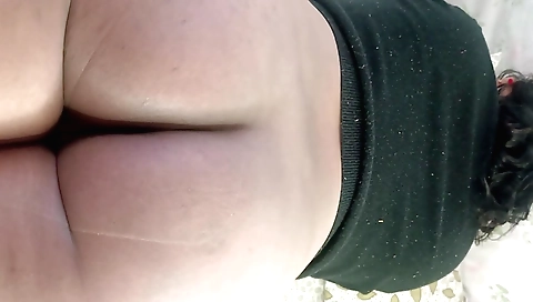Hot amateur blonde with a huge ass fucks in amateur clip