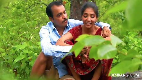 Brunette indian babe gets fucked by an horny man outdoors