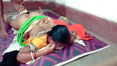 Indian housewife plays with her boyfriend's cock in kitchen