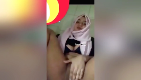 Hot amateur beauty in big tits amateur naked video