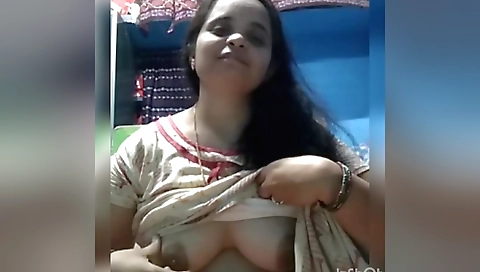 Bhabhi shows her big boobs to fan on web camera video call