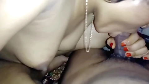 Handjob with beautiful Indian babe in amateur porn video