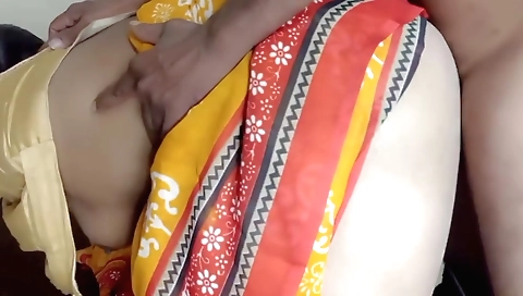 Indian brunette with a big ass gets creampie on her face