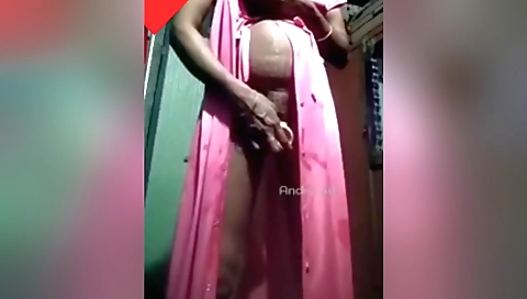 Indian amateur porn video shows girl getting her pussy toyed