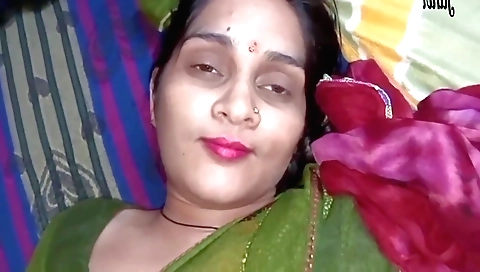 Indian girl in a couple of sexy poses sucking a dick