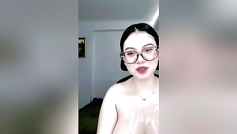 Indian amateur naked video with a blonde in the bedroom