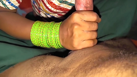 Sexy bhabhi getting fucked and creampie in this vid