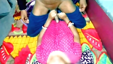 Indian video shows a hot babe getting fucked in the kitchen