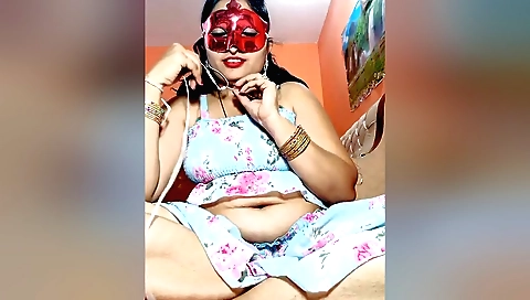 Indian bhabhi shows her boobys 4 on the web camera