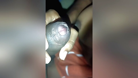 Indian hottie gets her pussy fucked in amateur vid