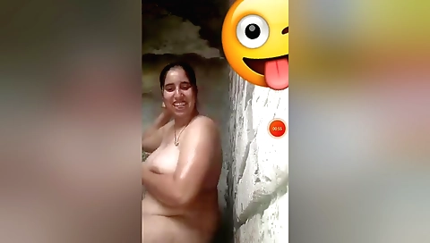 Busty brunette bhabdi is doing some nice things in a hot home sex clip